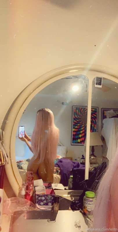 Just reflecting on what you’re missing 👀🍑