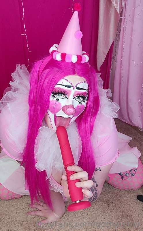 Unlock to watch Clue fuck her pretty little clussy with her ..