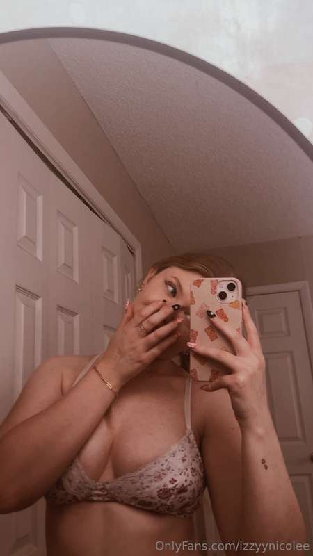 izzyynicolee
