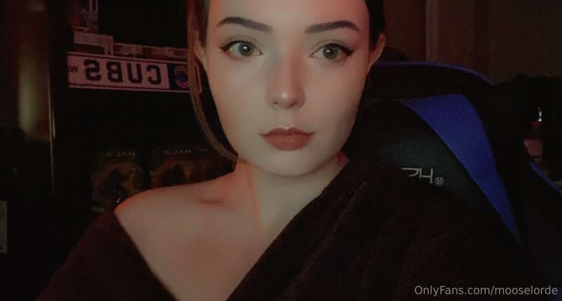 Feeling meh but hello darlings ❤️