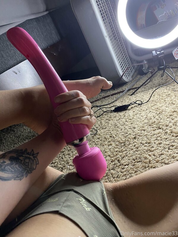 Made myself cum 6 minutes straight 
Check those DMs ???