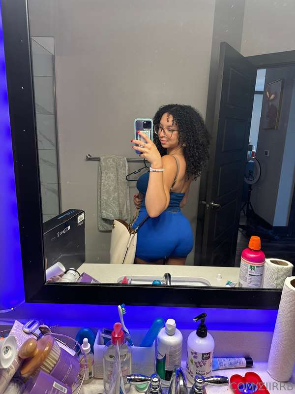 Want to bite it and spice things up ? 😏 🍑