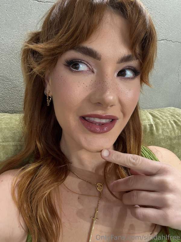 I’m online right now and you’re not in my DMs? Fix that 👉🏻👉🏻..