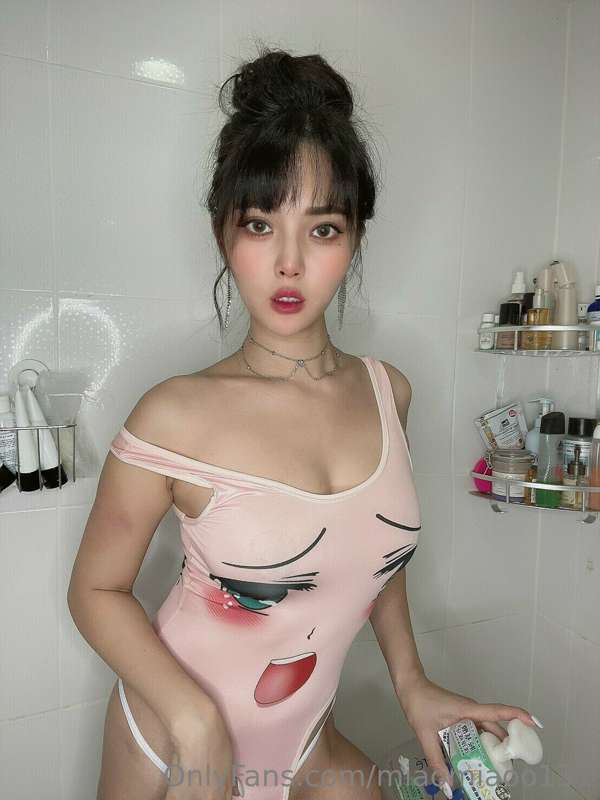 胸前的臉都在害羞哭泣了，你是要不要來安慰一下？💦
The face on my chest is blushing an..