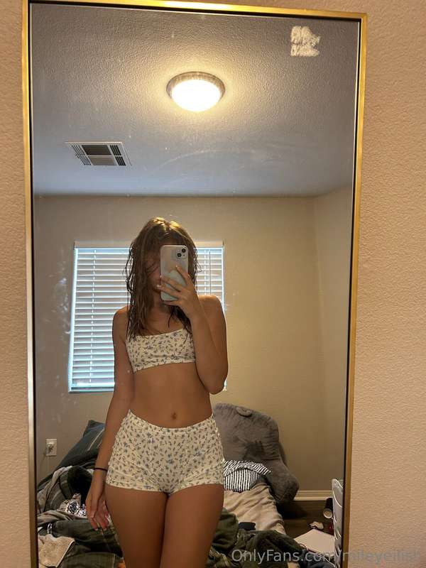 I’m naughty and nice, could you handle that? 🙈