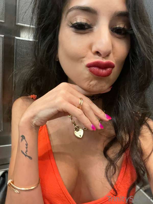Sweet kisses for you!👄😘