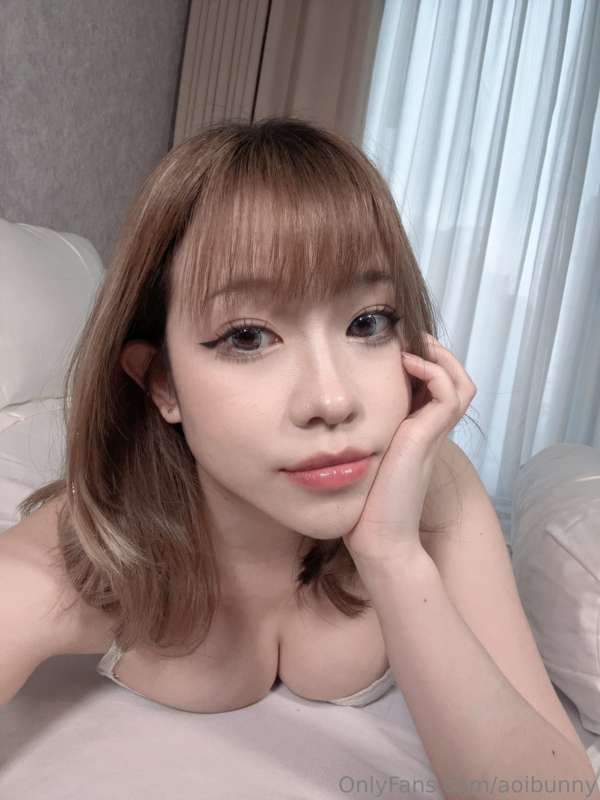 lying here, thinking of your hands 🤍