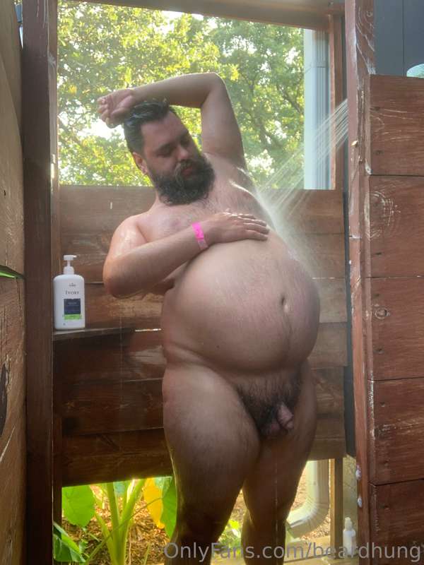 Dirty hog gettin cleaned up. Gonna need a boy to get my back..