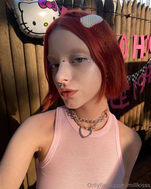 Hello Kitty saw what I didand she’s staying quiet 🎀😼