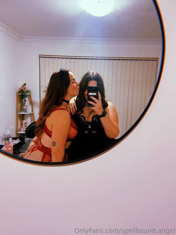 I get to touch her butt 😏