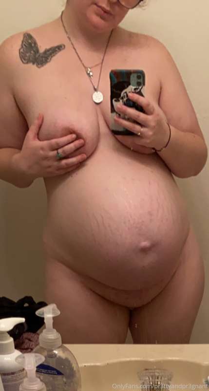 Look at that bump 😍😘❤️