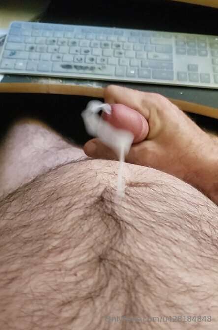 screencaps for the cum lovers.$25 tip and I'll DM the video ..
