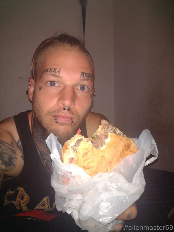 Don't you miss back home? My face with a 2,50$ hamburger...