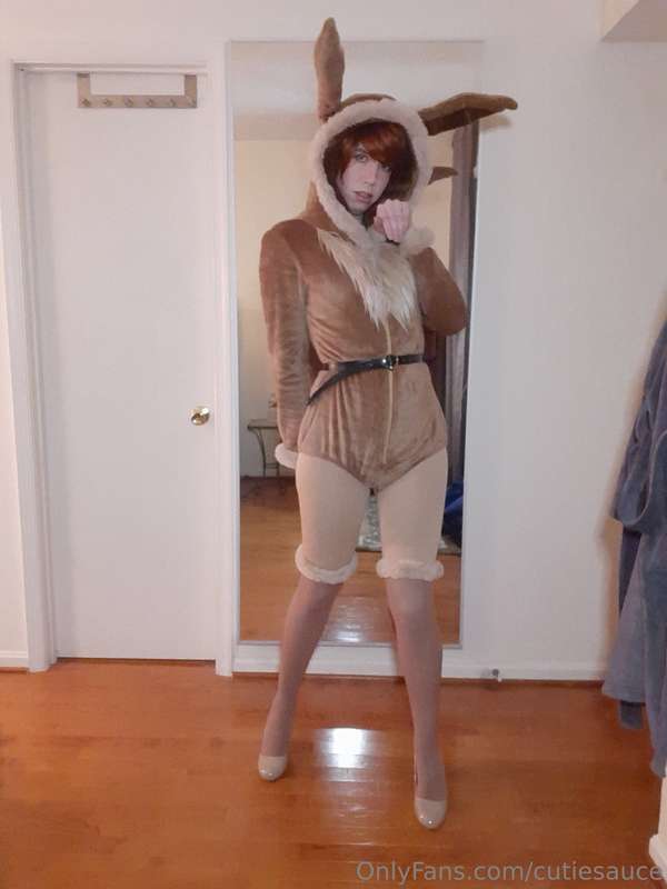 Do you guys like Eevee? Well have I got the costume for you ..