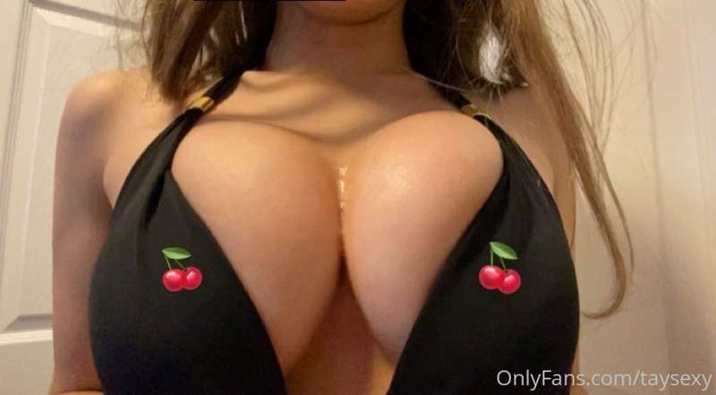 does it turn your cock on when I take a cum shot dripping be..