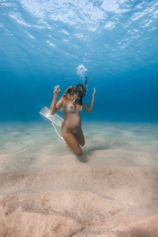 cum join me on my most recent FULL NUDE PREGNANT UNDERWATER ..