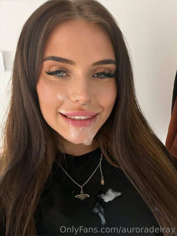 I look so cute with my face covered in spunk🥰