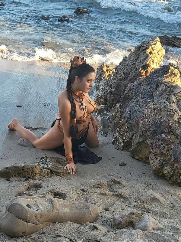 Slave Leia - Beach BTS (40 photos)