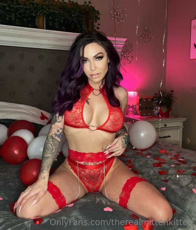 Want a free XXX gift? Go to iTunes search Kelsey Lynn and bu..