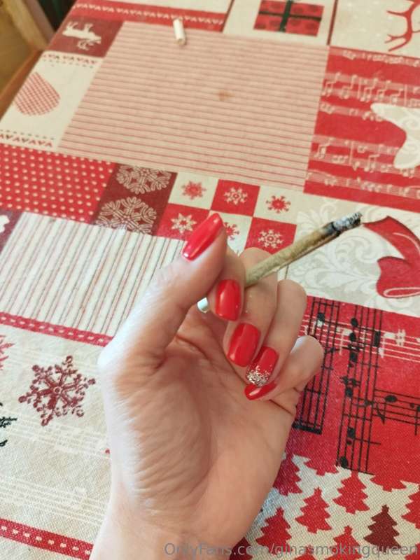 Do you like my Christmas nails? 🎄❤️❄️