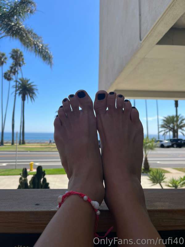 👣