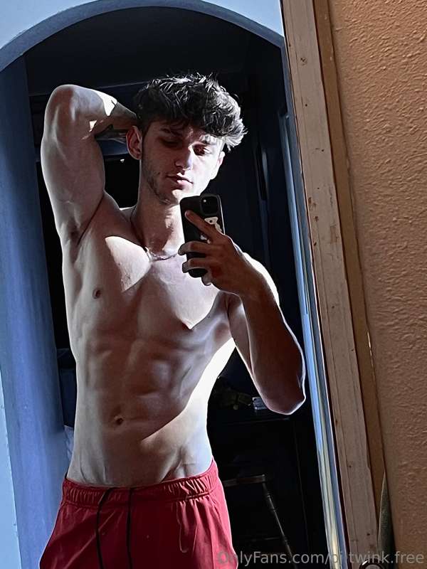 You guys should go check out this hot 🥵 twink @clark.kent69 ..