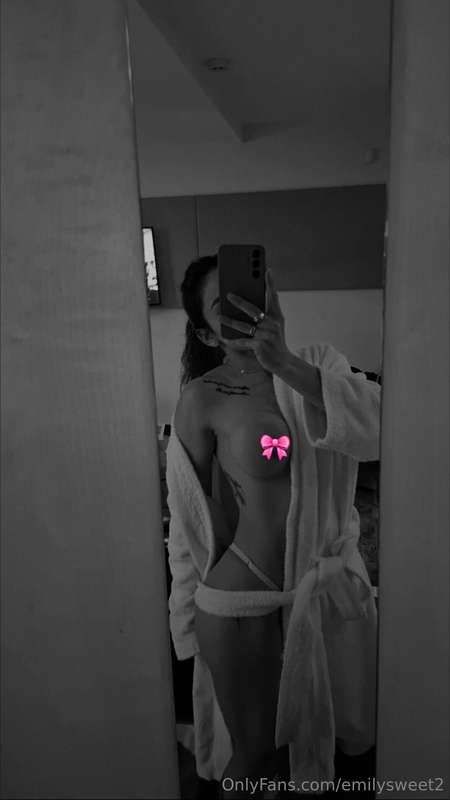 e.mily22 image #1