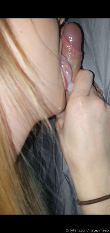 Opening my gloryhole tonight to suck a new load of strangers..