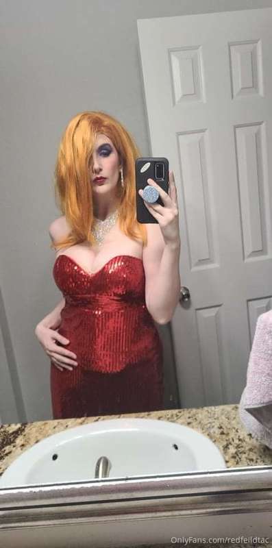 Here's a selfie before we head out to the show. If you tip, ..