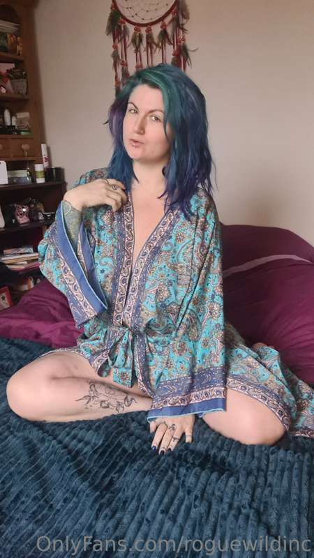 My favourite robe appears again...