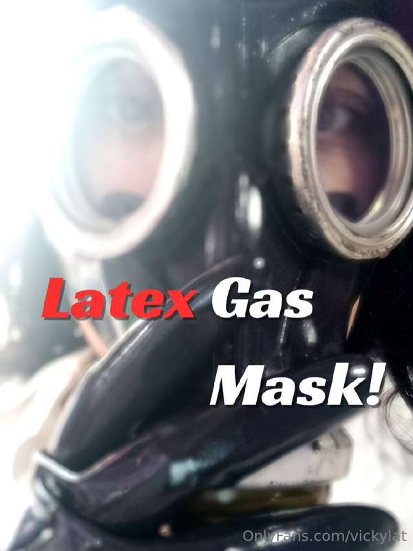 👃🏻Latex gas mask Ready to make videos with this fabulous mat..