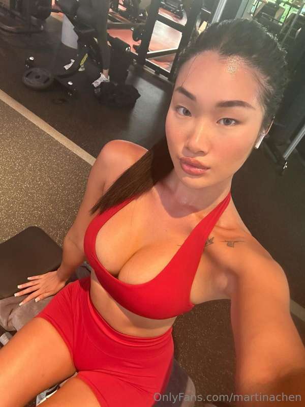 swipe for boobs 🍒 ➡️➡️➡️