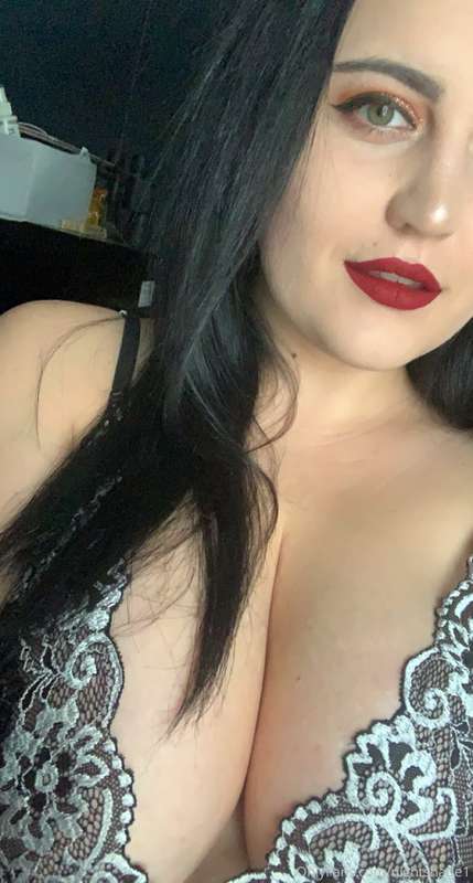 Everyone loves the red lips 👄 🍆