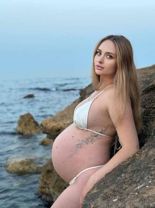 🔥 IRRESISTIBLY HOT & PREGNANT JUST FOR YOU! 🔥 @nnut_ella She..