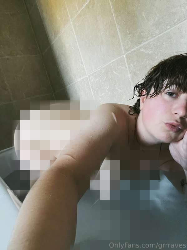 IMPORTANT ANNOUNCEMENT: NUDES 4 EVERYONE!💦 Some of u guys mi..
