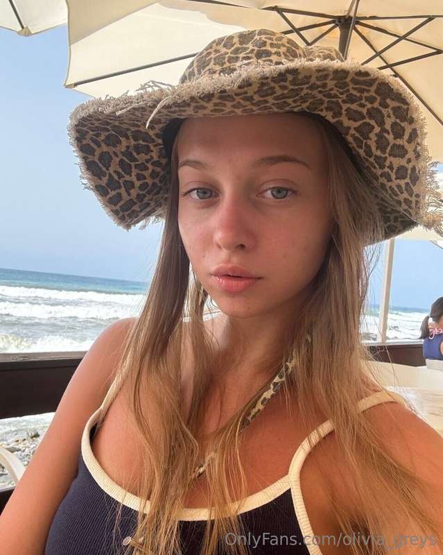 olivia_greys