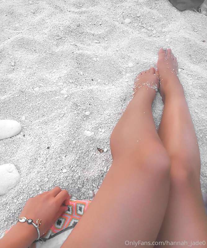 footgirlgonebad_