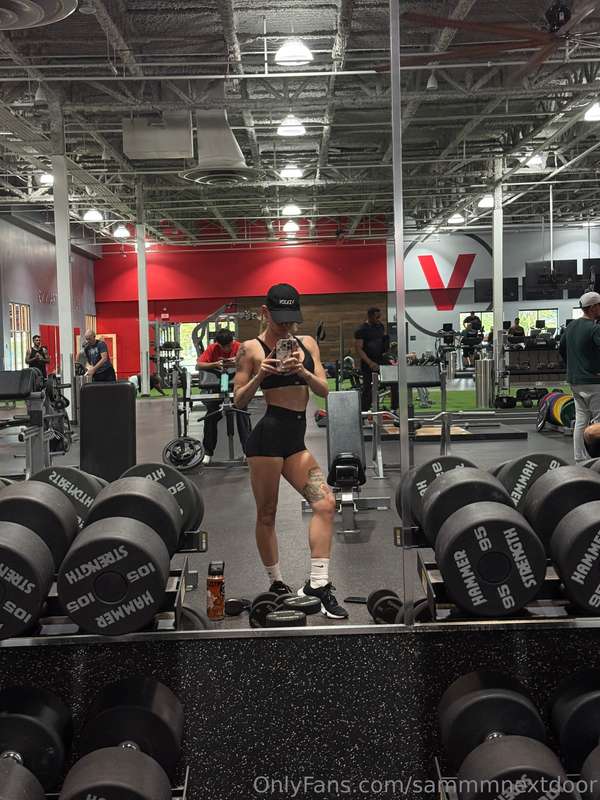 Early morn' gym session for a VIXEN. Would you work out with..