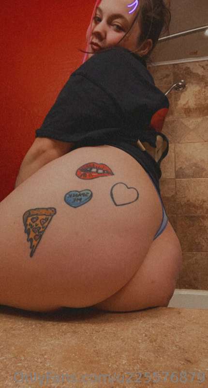 Can I sit this big booty on your face 🫶🏻