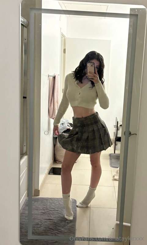 Cute sluts in skirts make you weak 🤪