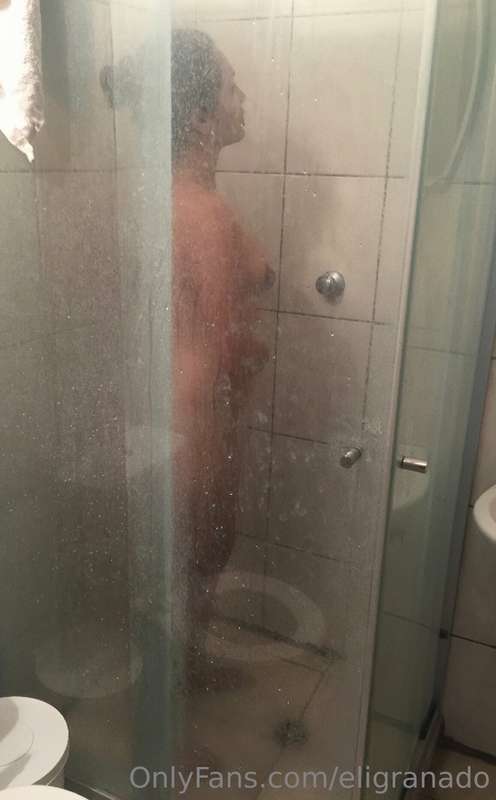 Do you want to see more of my bathroom? 🍑💦😈