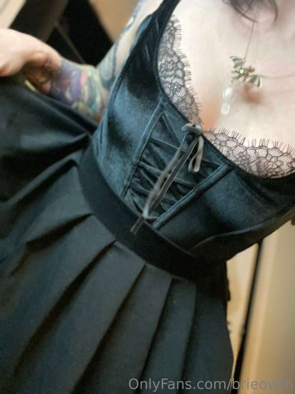 New set!! Booty+feet +up skirt pics!! Featuring…. My cat als..