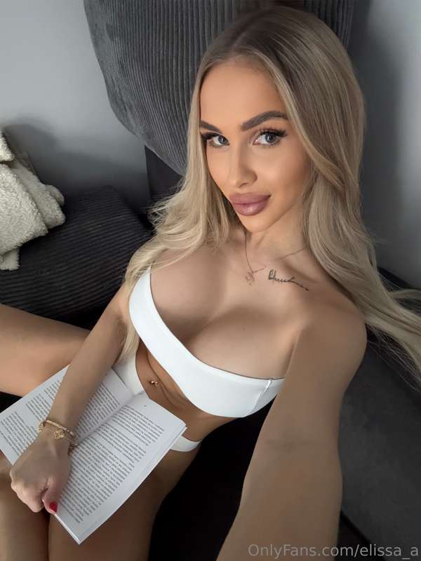 Reading and waiting for you😈❤️