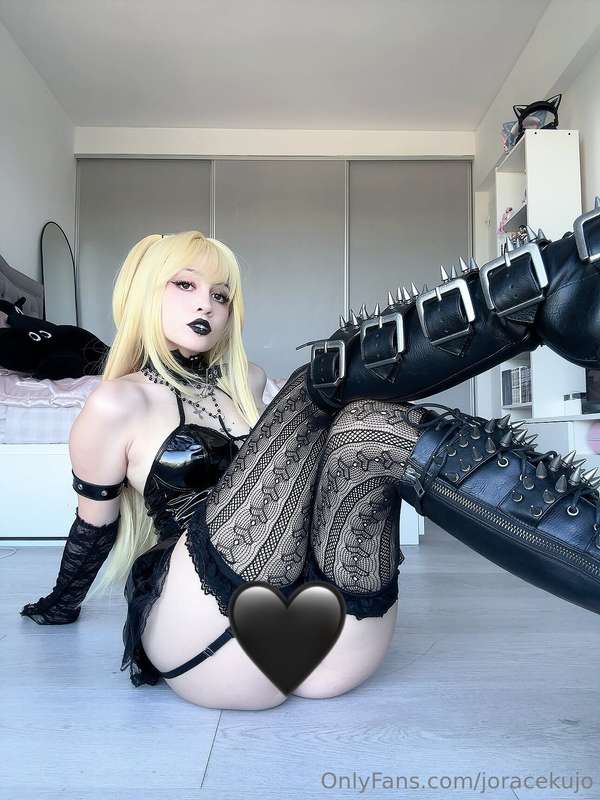 Hey🖤 puedo enviarte estas fotitos de mi rosita 🌷y mis cereza..