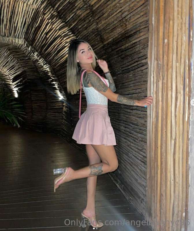 This dear blonde is waiting for your message 😇
