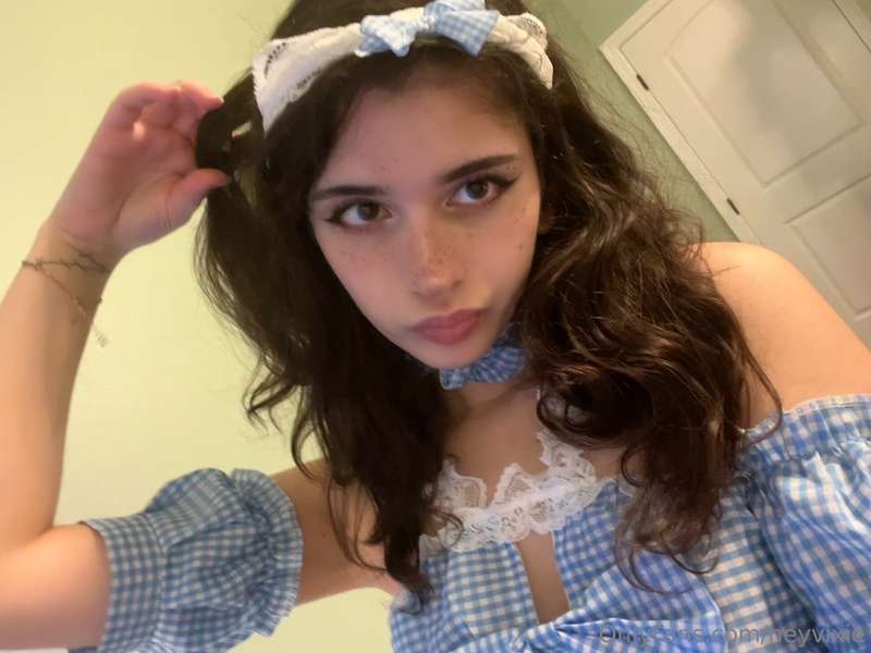 am i the girl of ur dreams?😍