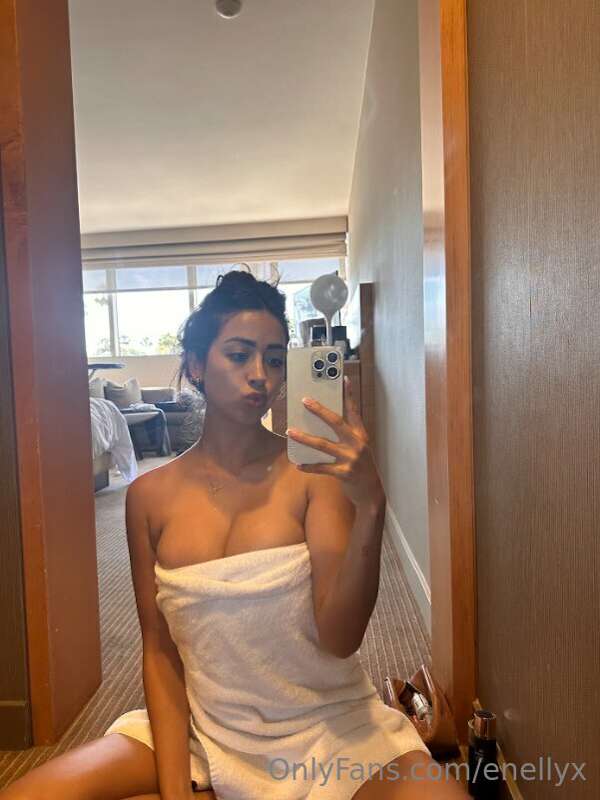spoil me and i'll spoil your DM's 😘