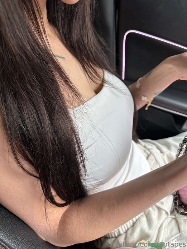 Should i prioritise driving or squeezing 😡😡