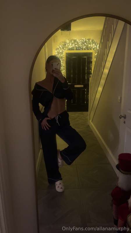 Who’s active im horny 😈🥰