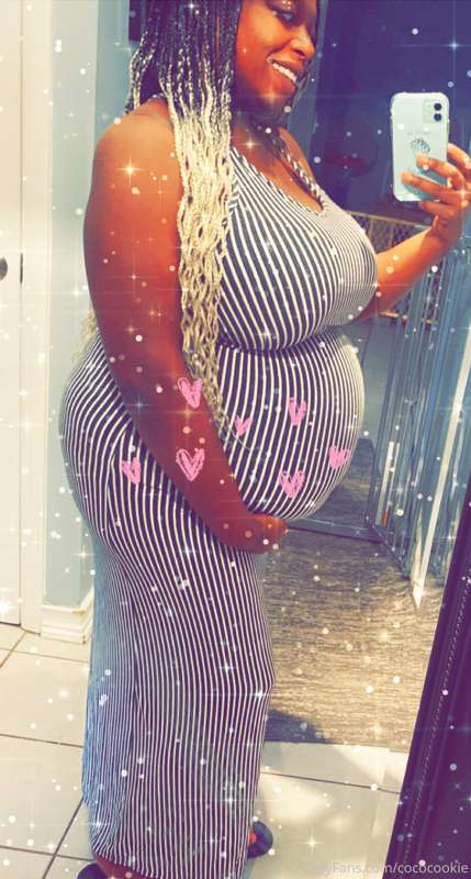 Boobs, belly, booty ☺️
